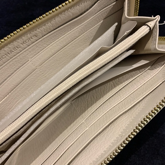 MICHAEL KORS Vanilla Gold Studded Long Wallet - Picture 9 of 14